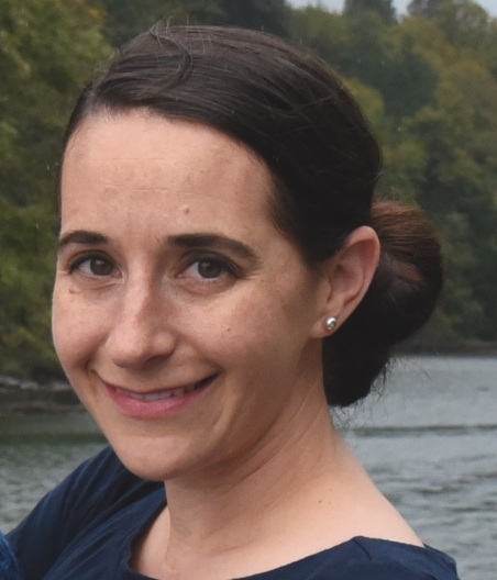 Headshot of Lauren Johnson.